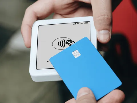 Tip creep screen guide Customer paying by card at a point-of-sale screen that prompts for a tip